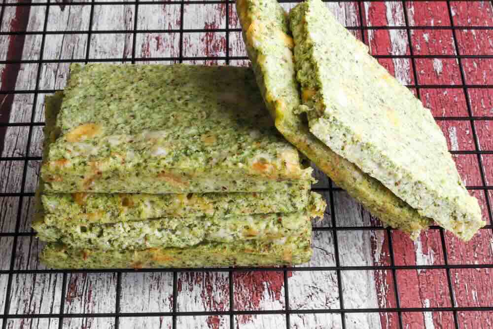 Pane chetogenico? Puoi farlo anche in padella! Provalo con i broccoli!